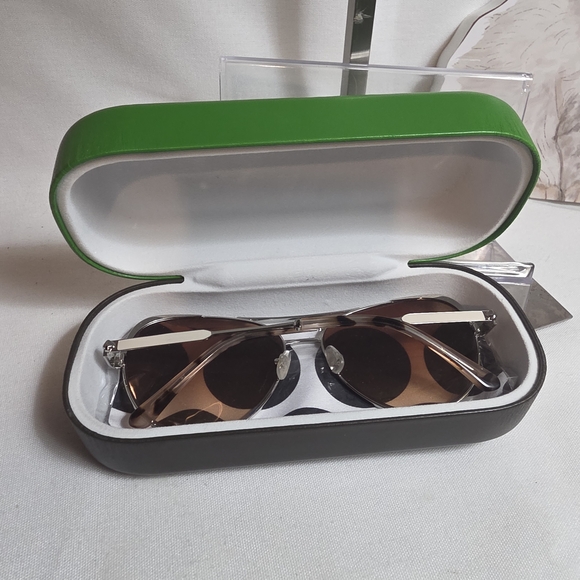 Kate Spade Aviator Sunglasses with Green Case - Picture 4 of 6
